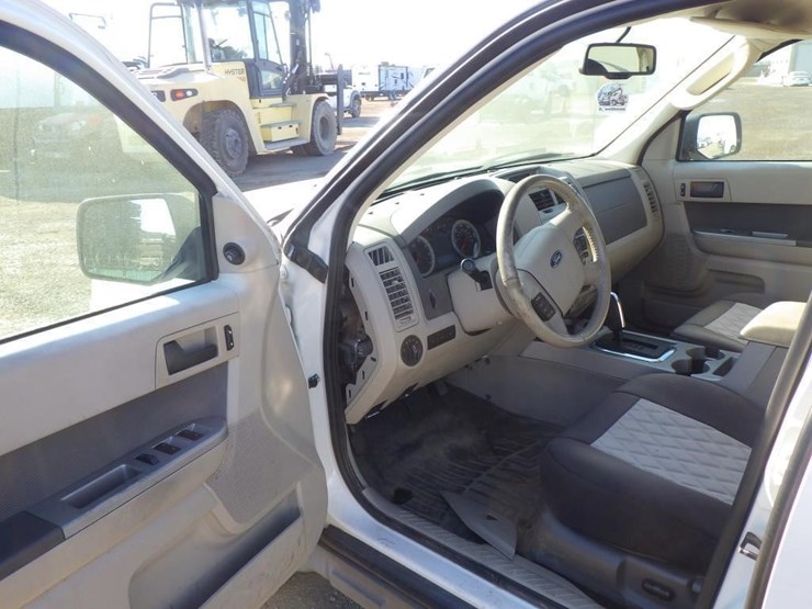 2009-ford-escape-image-5