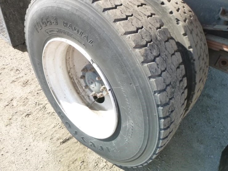 2001-freightliner-fl70-image-38