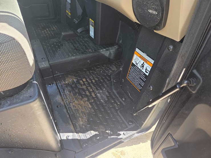 2024-john-deere-gator-image-18