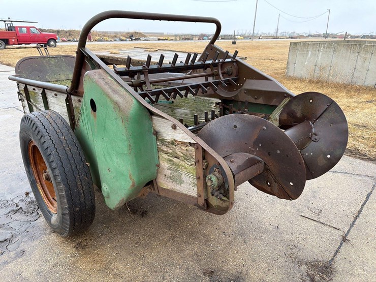 john-deere-10ft-manure-spreader-image-16