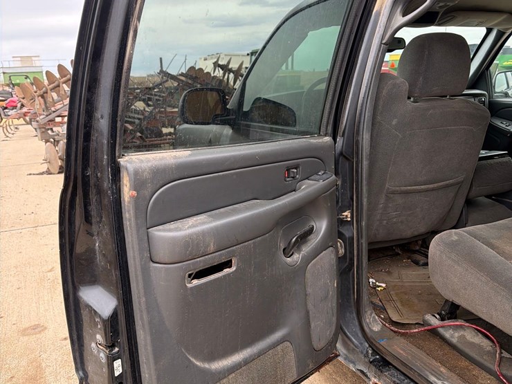 2004-chevrolet-2500-image-24