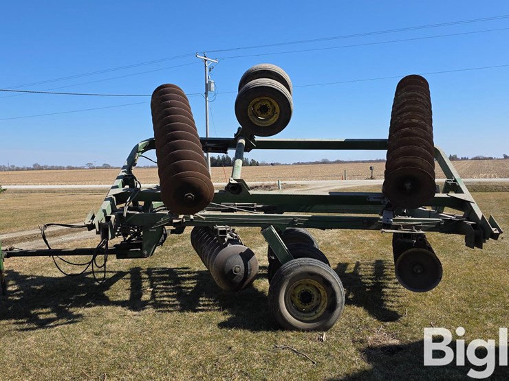 john-deere-220-image-8