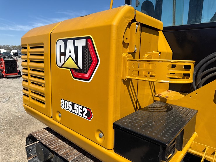 2017-caterpillar-305.5e2-image-18