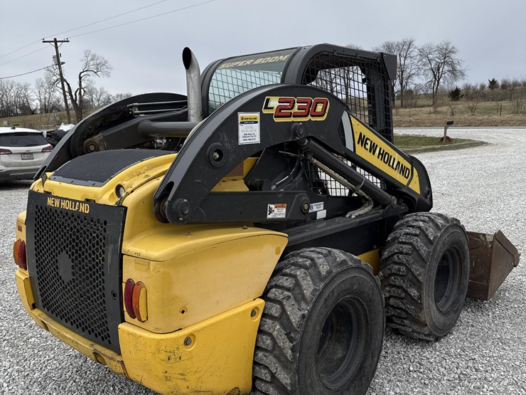 2013-new-holland-l230-image-5