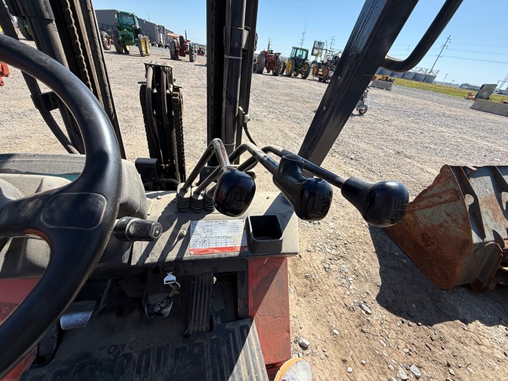 toyota-7fgcu25-image-43