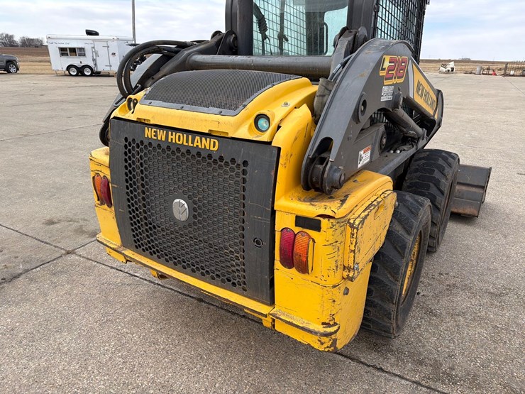 2011-new-holland-l218-image-7