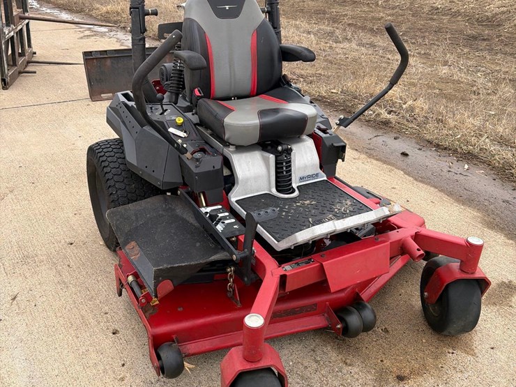 2019-toro-zero-turn-lawnmower-image-25