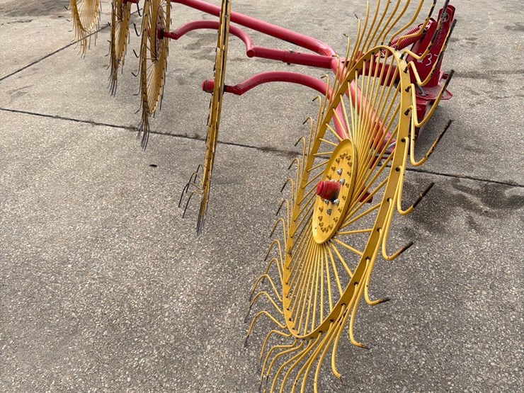 tonutt-5-wheel-3pt-rake-image-11