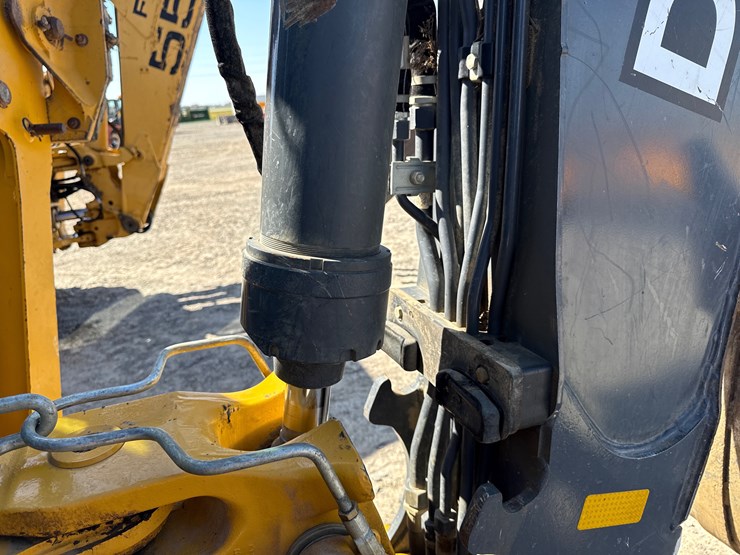 2024-deere-320-p-tier-image-8