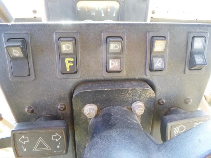 2006-caterpillar-143h-image-27