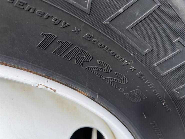 1998-freightliner-fl70-image-9