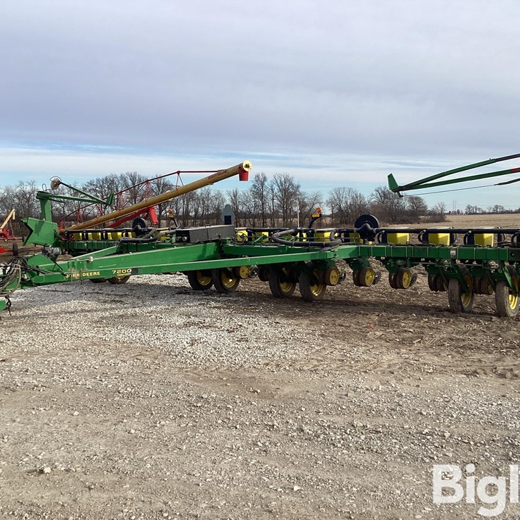 1996 JOHN DEERE 7200
