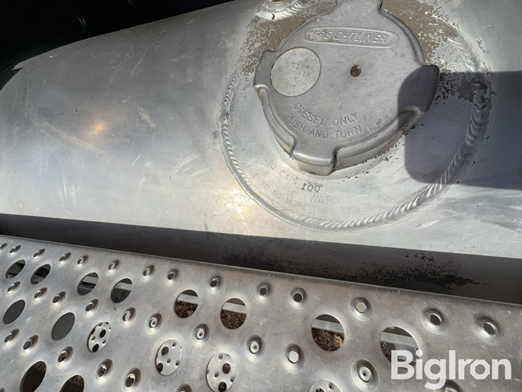 2001-freightliner-fld120-image-19