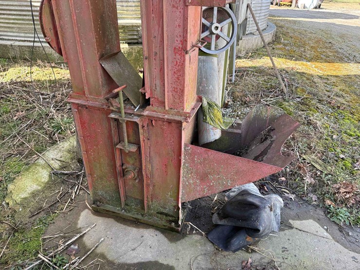 grain-leg-w-downspouts-image-4