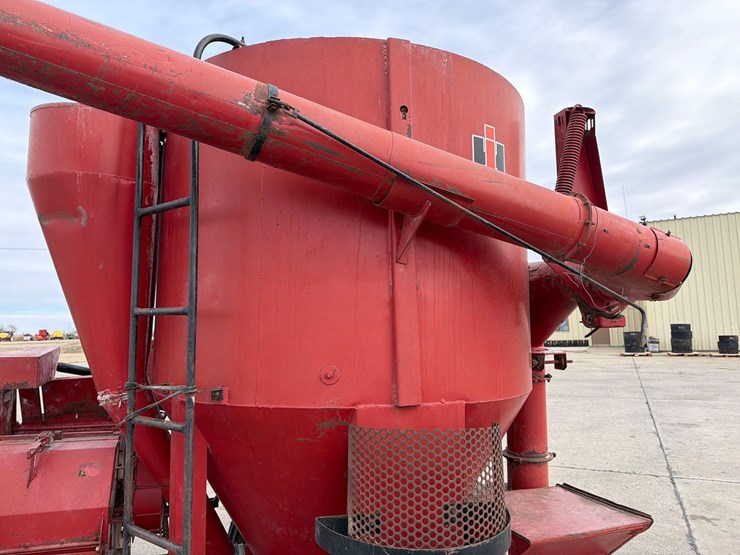 international-1250-image-6