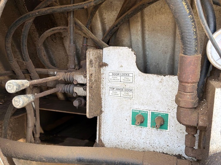 2014-wilson-grain-trailer-image-63