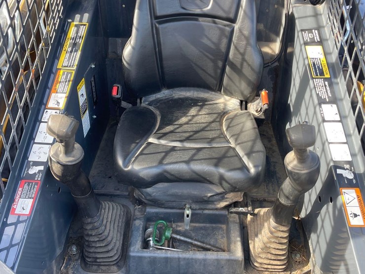 2017-deere-320e-image-25