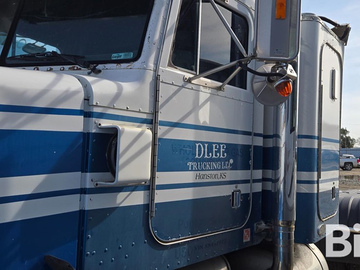 1999-peterbilt-378-image-10