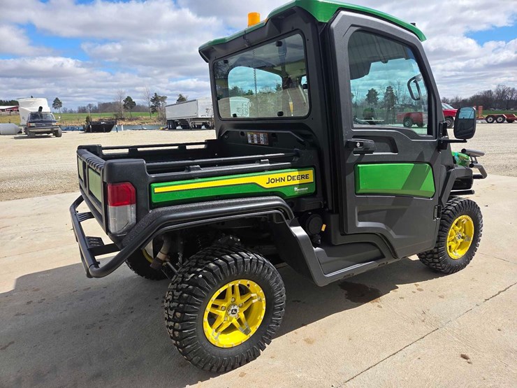 2024-john-deere-gator-image-26