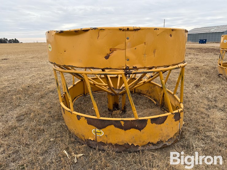 sioux-hanging-bale-feeder-image-4