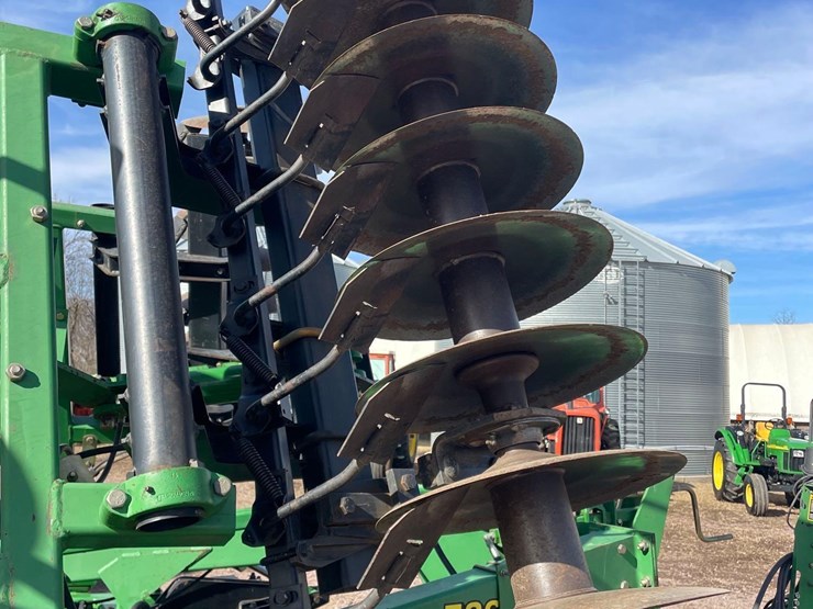 john-deere-726-image-11