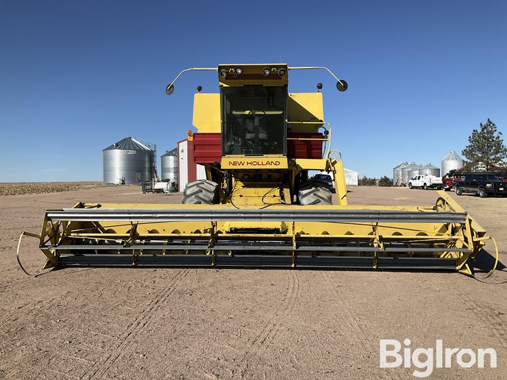 1982-new-holland-tr85-image-2