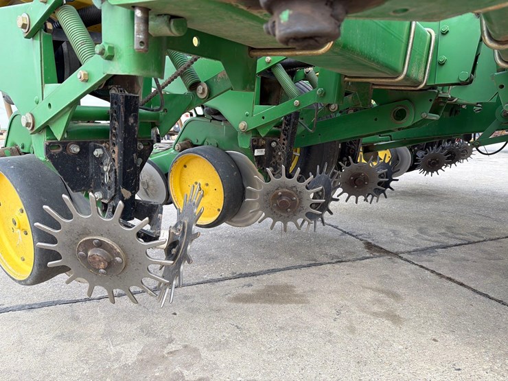 john-deere-7200-image-16
