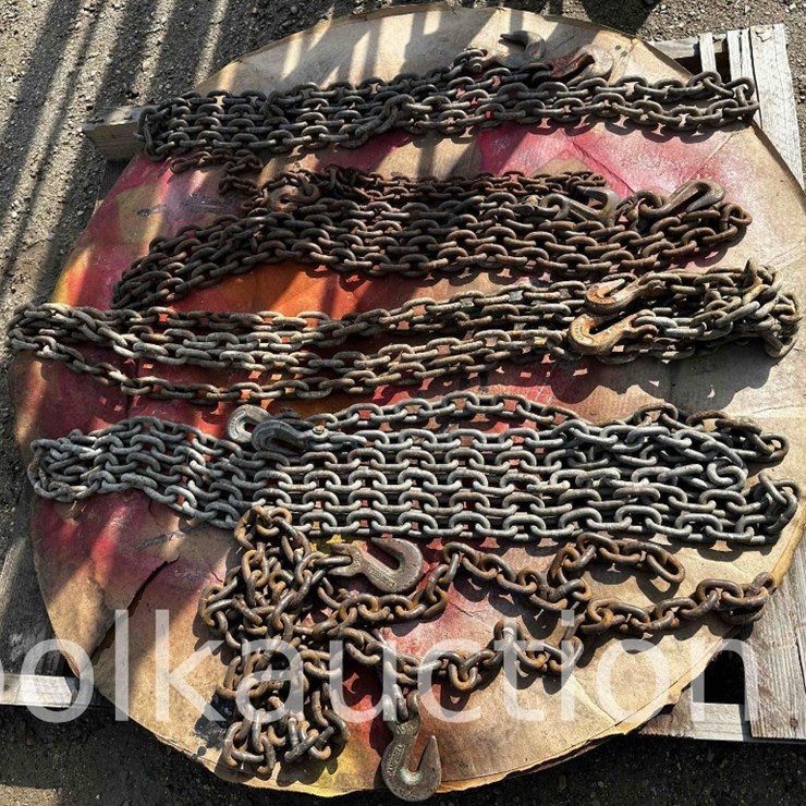 1835 - PALLET OF CHAINS