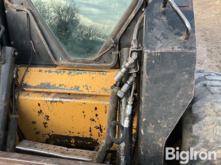 new-holland-lx885-image-13