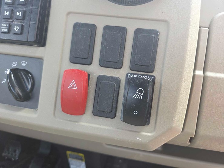 2024-john-deere-gator-image-19