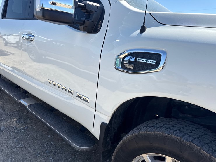 2017-nissan-titan-image-15