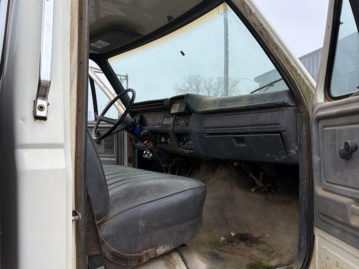 1990-ford-f700-image-50