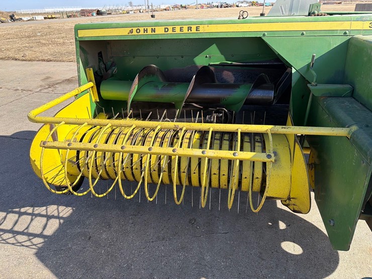 john-deere-336-image-21