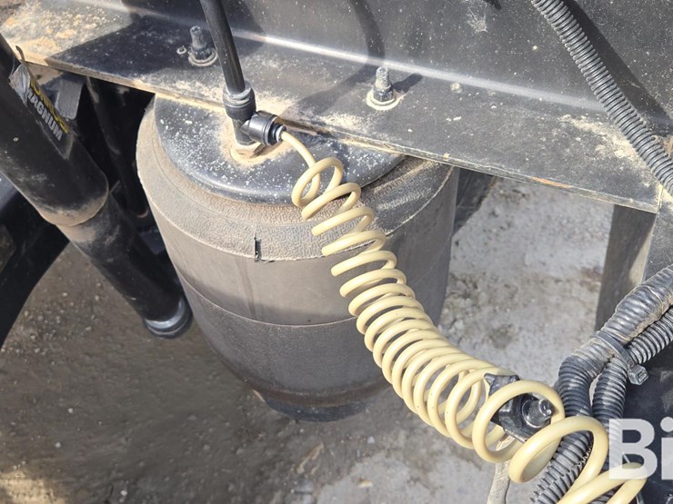 2022-peterbilt-389-image-18