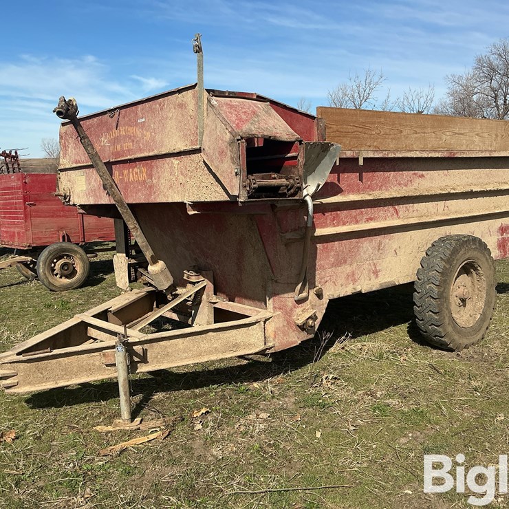 Kelly Ryan Feed Wagon