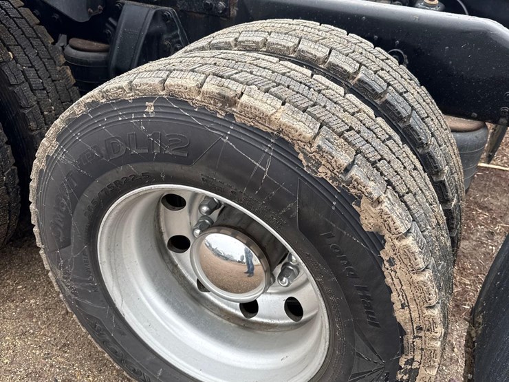 2016-peterbilt-389-image-9