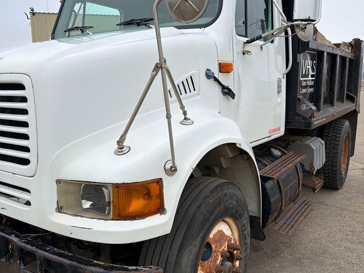 2000-international-8100-image-13