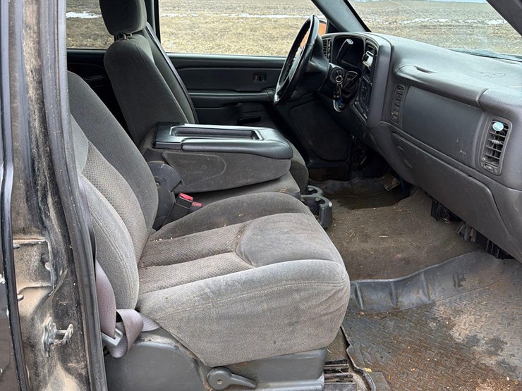 2004-chevrolet-2500-image-33