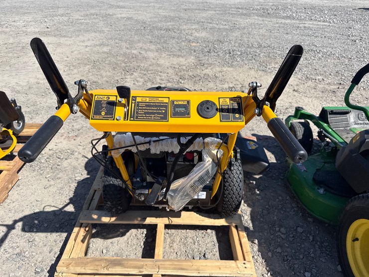 #35-•-unused-2022-dewalt-e1050-33"-push-mower-22032229-inv#-41148-image-12