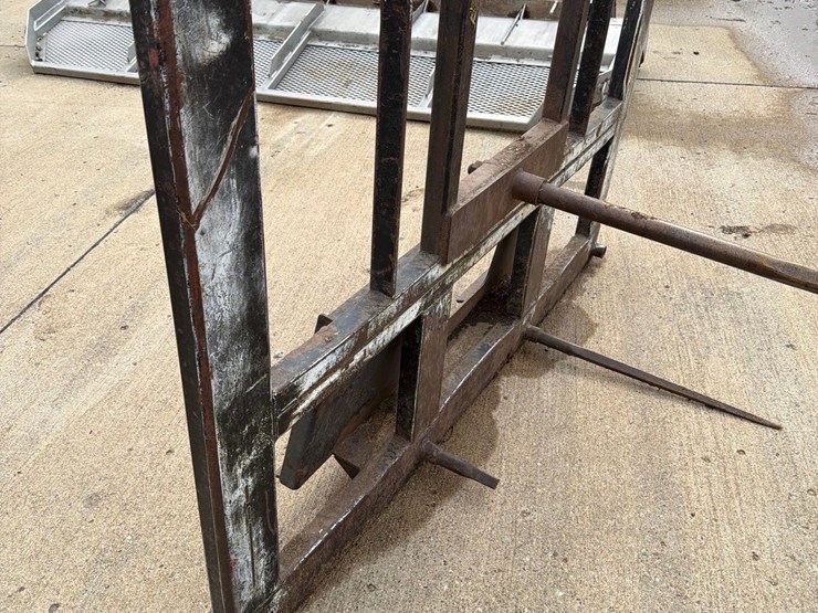 skidloader-quick-tach-bale-spear-image-6