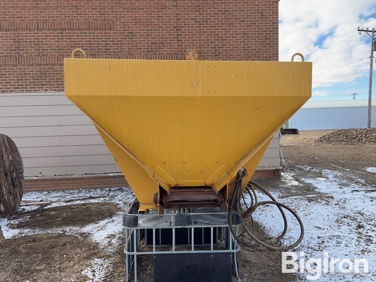 monroe-south-dakota-v-box-spreader/sander-image-2