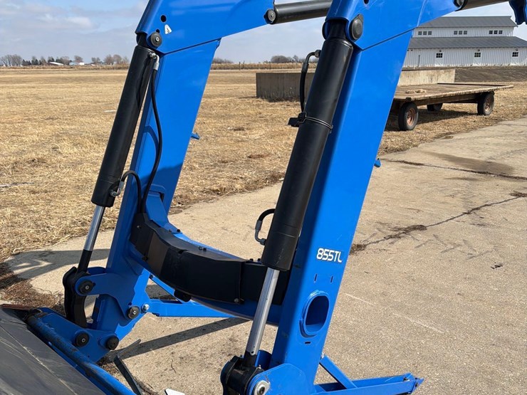 2013-new-holland-855tl-image-7