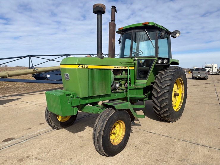 john-deere-4430-image-1