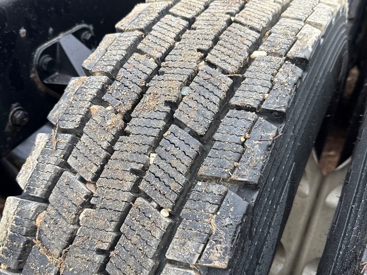 2016-peterbilt-389-image-16