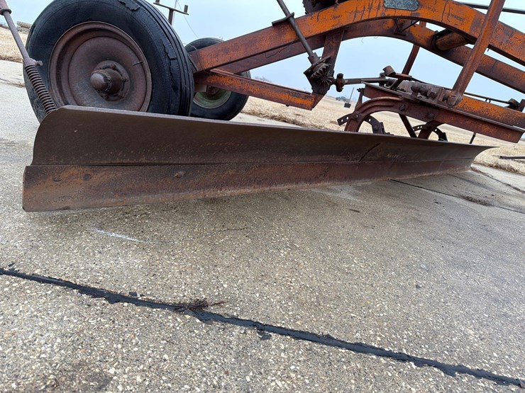 northfield-iron-company-#33-14ft-pull-type-road-grader-image-15