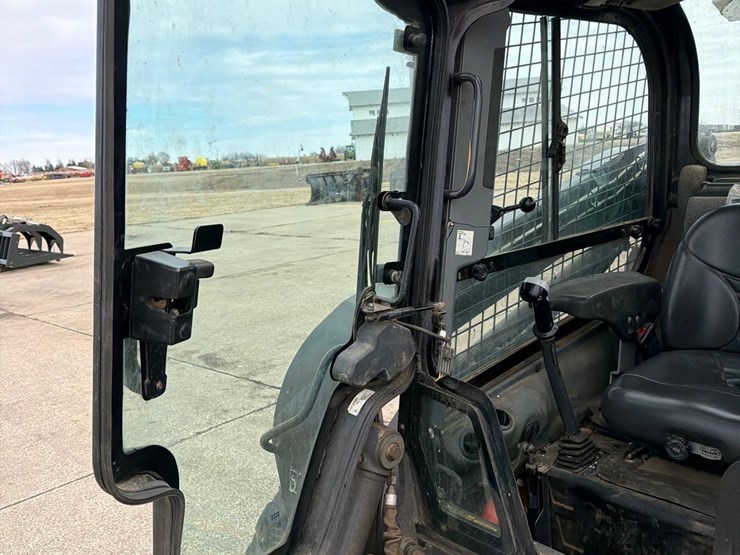 2011-new-holland-l218-image-28