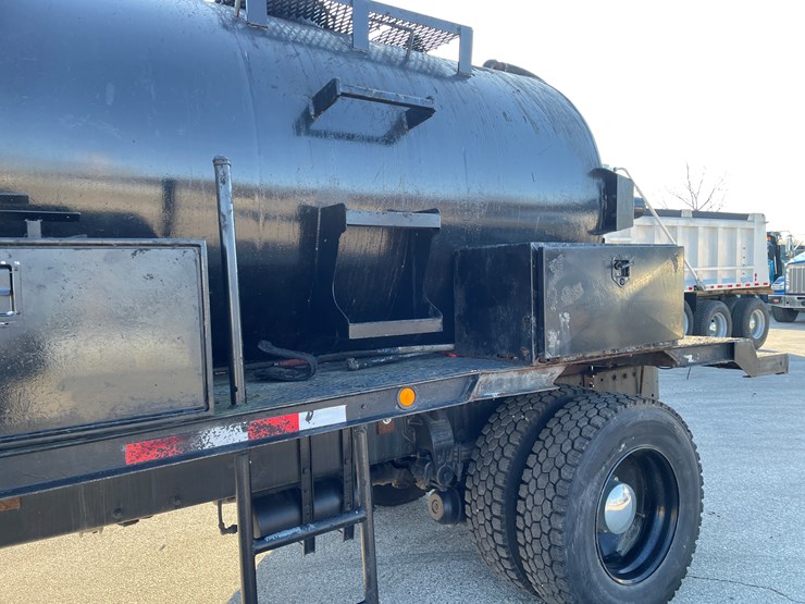 1999-peterbilt-330-image-13