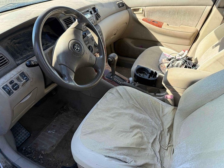 toyota-corolla-le-image-16