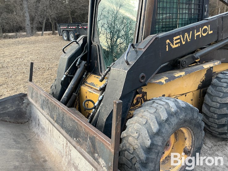 new-holland-lx885-image-12