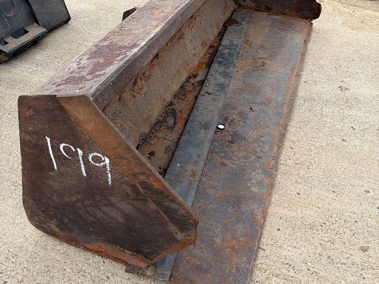 skidloader-8ft-quick-tach-bucket-image-9